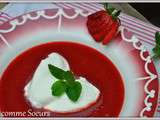 Soupe de fraises, crème fouettée à la menthe verte