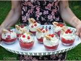 Verrine de fraises en gelée de fruits rouges, espuma à la rhubarbe