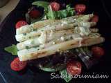 Asperges poêlées au parmesan sur lit de salade