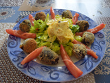 Salade et ses croquettes de boudins noirs