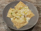 Gros raviolis farcis saumon, ricotta, aneth et sa sauce aux poireaux ig bas