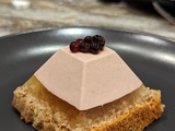 Pyramide de mousse de canard, pommes et pain d'épices ig bas