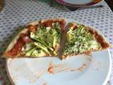 Pizza aux courgettes en lamelles