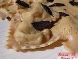 Dernière truffe de la saison : raviolis à la truffe, émulsion de foie gras