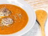 Soupe à l’oignon et à la tomate et boulettes à l’anis