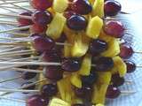 Brochettes Ananas Mariné & Raisins Noirs