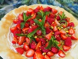 Pizza aux fruits rouges, pistaches et chocolat blanc