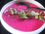 Soupe polonaise froide de jeunes betteraves rouges