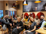 À l’intérieur du restaurant Happy Belly , la chaîne alimentaire mondiale qui conquiert discrètement les cœurs sur tous les continents
