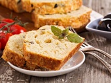 Cake Salé Mozzarella Olives qui redéfinissent remarquablement les apéritifs français