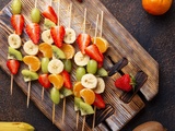 Brochette de fruits : une idée fraîche, simple et irrésistible pour vos collations