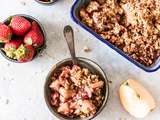 Crumble vegan rhubarbe, fraises et pommes