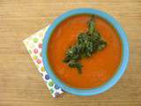 Soupe de tomates et poivrons, purée de basilic