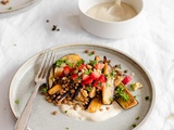 Aubergines et lentilles grillées, salsa de fraises et sauce tahini