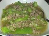 Pour le plaisir (67) : Sauté de luffa au porc haché (ននោងឆាសាច់ជ្រូក)