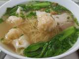 Pour le plaisir : Soupe de nouilles aux wontons et au porc (មីគាវជ្រូក)