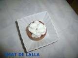 Petits douceurs au chocolat et chantilly