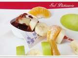 Brochette de fruits et sauce au chocolat - Brochette de frutas com calda de chocolate