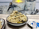 Caviar d'aubergine à la crème de cacahuètes, huile d'olive et graines de nigelle