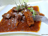 Mafé sénégalais avec de la poudre de fruit du baobab