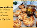 Palmiers feuilletés à la cannelle avec une infusion d'Artemisia