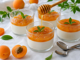 Panna cotta à la compotée d'abricots, verveine et miel