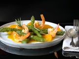 Fricassée d'asperges vertes aux crevettes, caramel à l'orange