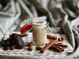 Lait de datte à la cannelle et amandes torréfiées