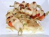 Brochettes de noix de saint jacques crevettes et chicoree