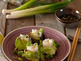 Makis à la salade feuille de chêne rouge, oignons caramélisés et fromage