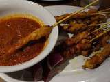 Brochettes satay et sa sauce cacahuète (Bali)