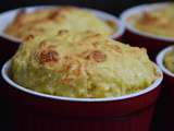 Soufflé aux fromages, oignons et champignons frits (cuisine juive Yom Kippour)