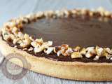 Tarte au chocolat, fève tonka et noisettes caramélisées