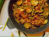 Tagliatelles de konjac cuisinées au soja à la courgette au chou et aux haricots verts