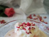 Oeufs à la neige crème rose aux pralines