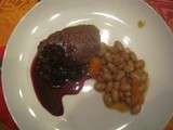 Filet de caribou sauce aux bleuets et poivre des dunes