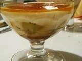 Verrine mousse banane au lait de coco sur kiwis, coulis fruits de la passion