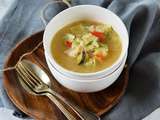 Bouillon de légumes, ravioles et poisson