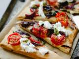 Fougasse aux oignons, burrata et tomate