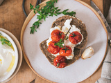 Toast de tomates rôties et burrata