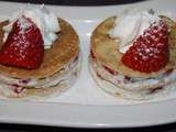 Mini gateaux de crèpes fraises chantilly