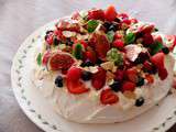 Pavlova aux fruits rouges, figues et sa mousse citronnée