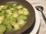 Entrée ou plat complet : Bouillon de courgettes et poireau aux Ravioles de Romans