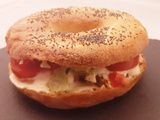 Bagel poulet curry. Une recette de petits pains ronds garnis extra