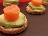 Blinis avocat saumon fumé. Une recette de toasts colorés pour l’apéritif