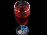 Kir cassis. Une recette de boisson Française et alcoolisée pour l’apéritif