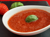 Soupe de fraise ciflorette et basilic. Une recette d’entrée froide ou de dessert à servir en été