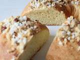 Brioche des rois, crumble aux amandes et sucre en grains