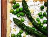 Demain le Printemps ! Fêtons ça avec du Frais , du Vert , du  de Saison  ... Tartelettes Feuilletées Petits Pois , Asperges & Chèvre