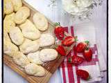 Vrai Goûter de Printemps avec Moelleux Biscuits à la Cuillère & Premières Fraises